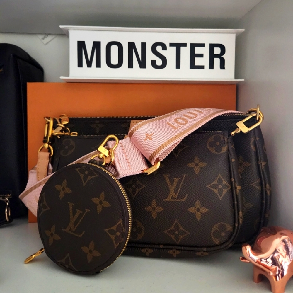 ✨️SOLD✨️AUTHENTIC LV Multi Pochette - Pink